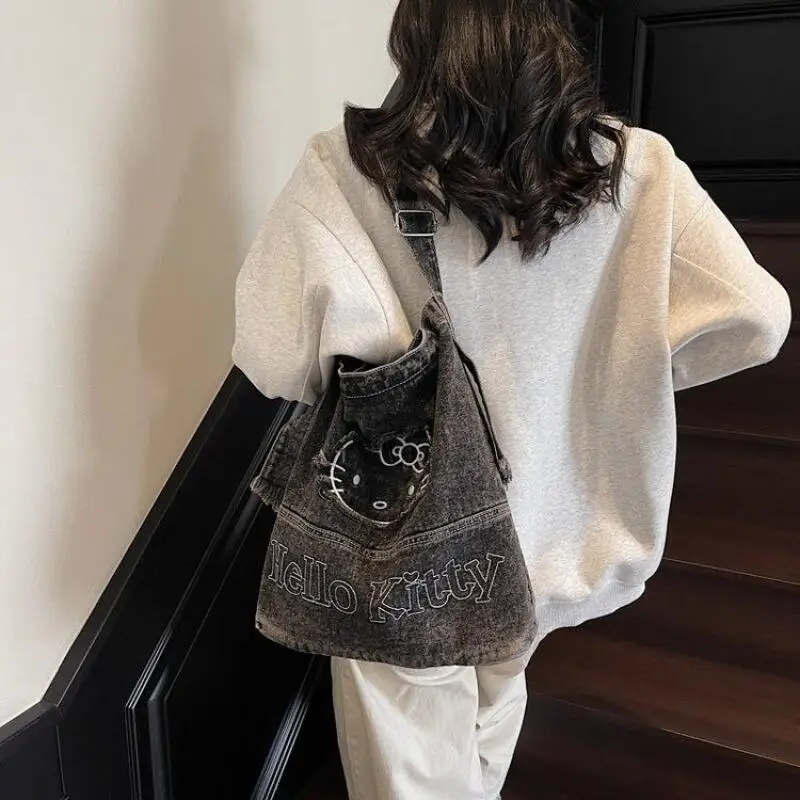 

Sanrio New Tote Hello Kitty Сумка подмышки 2025 Горячая сумка-тоут Джинсовое ведро Большая вместительная портативная сумка на плечо Сумка в корейском стиле
