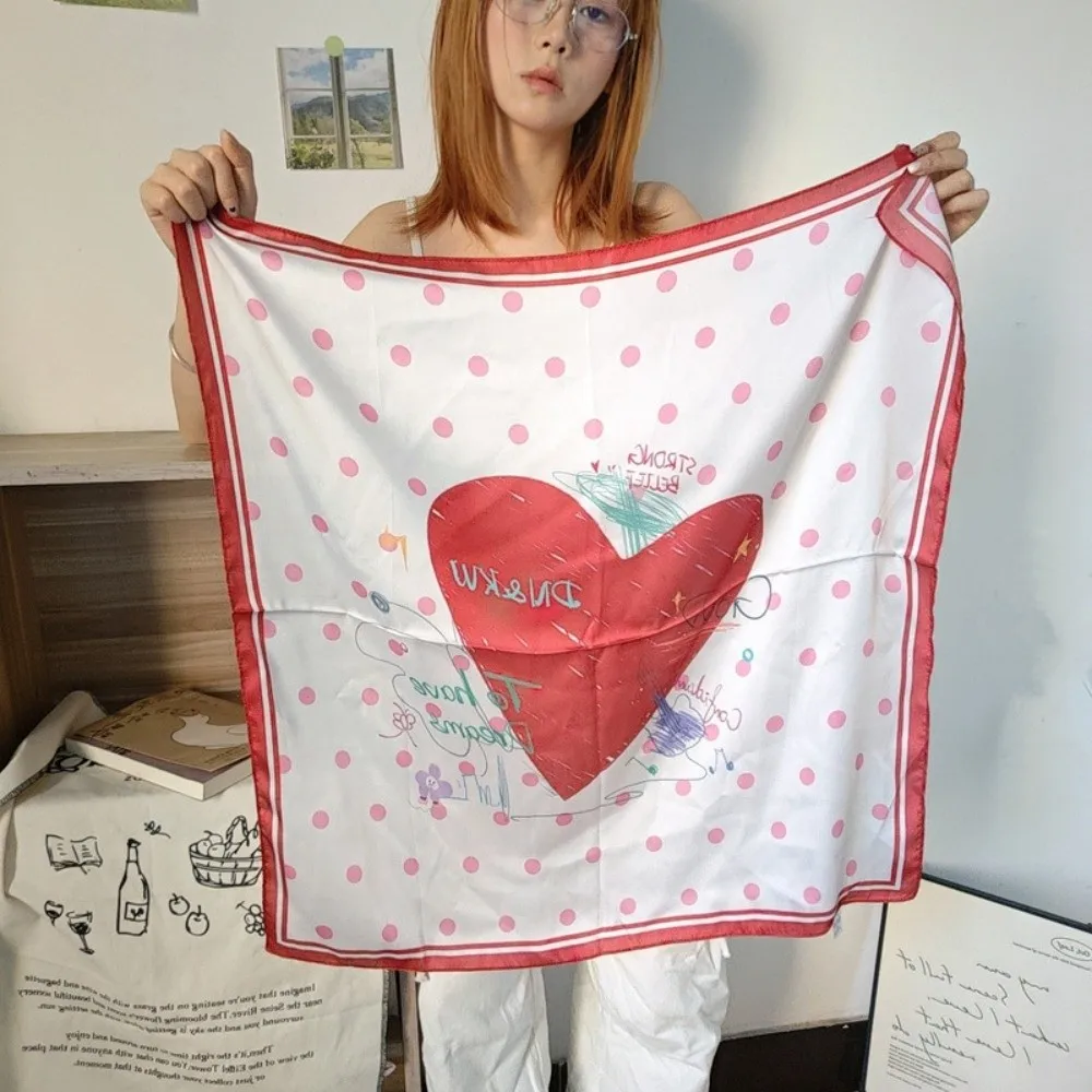 Wszechstronny Oddychający Szalik z Kwiatowym Nadrukiem Satynowa Tkanina Punktowa Bandana dla Psa Chusta na Głowę Elegancka Miękka Kwadratowa Opaska na Głowę Nakrycie Głowy