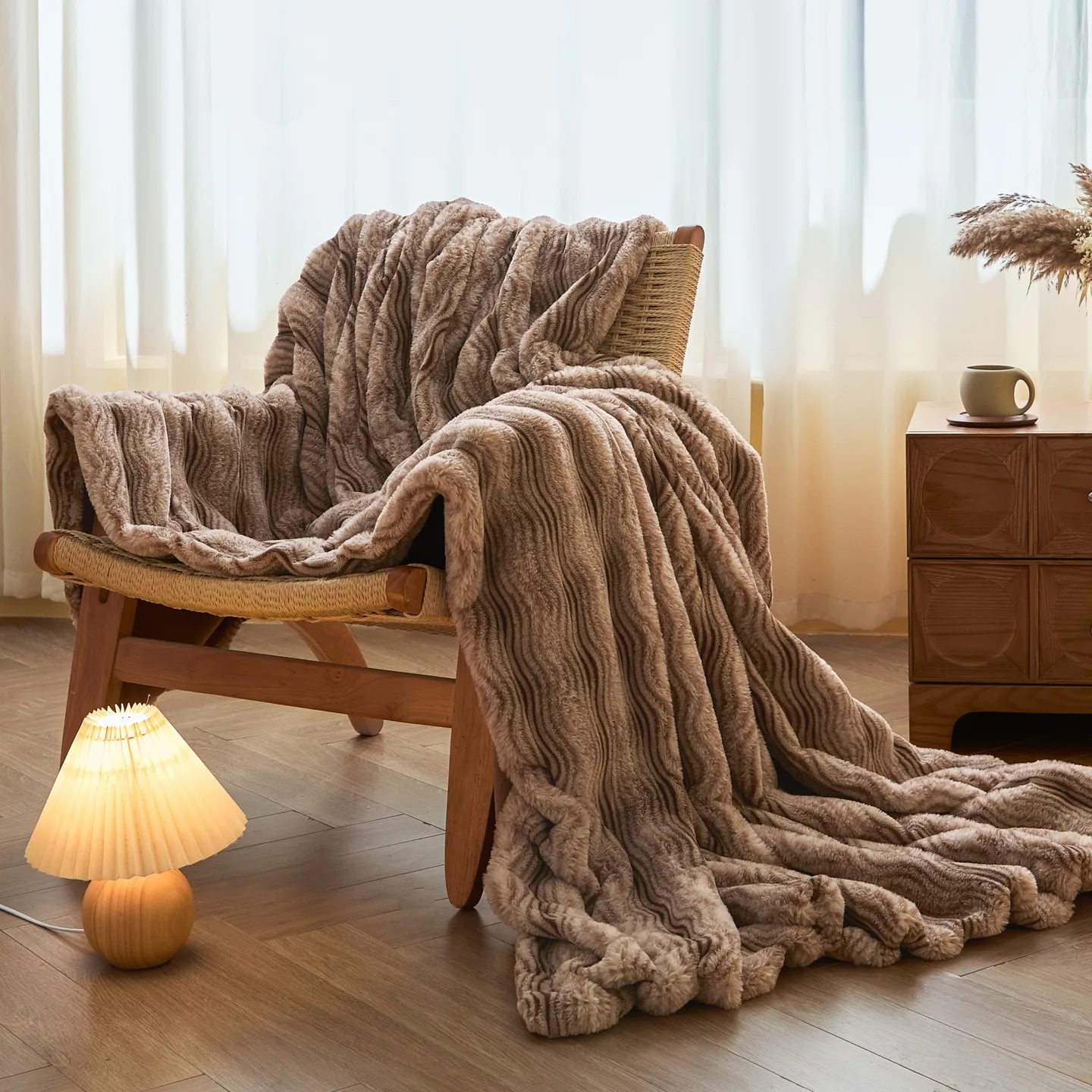 

Luxury Wave-Pattern Rabbit Fur Blanket, Extra Thick Double Layer Plush Throw for All Seasons, Home Office Travel Use