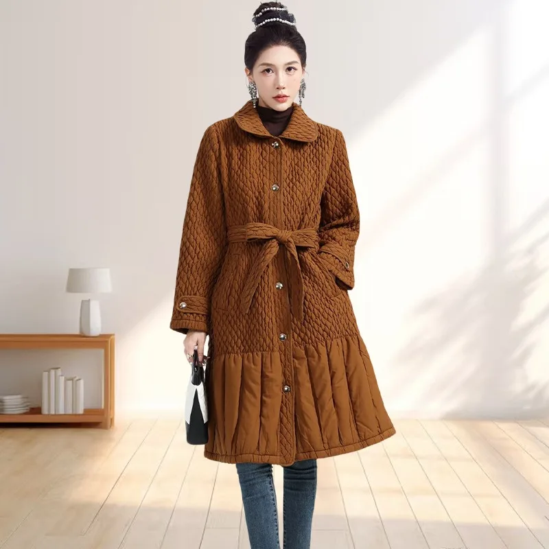 معطف شتوي قطني مطوي للنساء موضة مياكي 2025 وصل حديثًا مقاس كبير متعدد الاستخدامات وأكمام طويلة واحدة الصدر بحزام مصدات الرياح