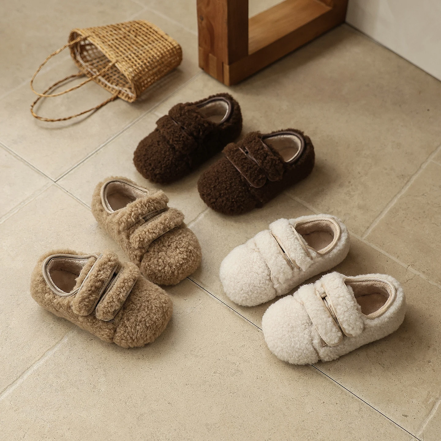 

Winter Children Flat Shoes Leisure Fluffy Cotton Shoes Slip-on Kids Loafers Unisex Light Flexible Warm Chic Boys Girl Plush Shoe