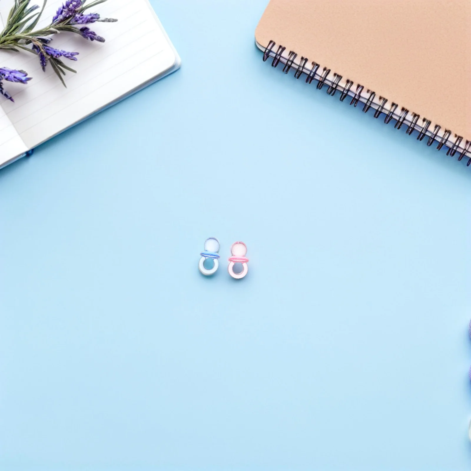 

50pcs Baby Pacifier Toys Acrylic Mini Pacifiers for Baby Shower Decorations Favors Games Fake Pacifiers Durable Lightweight