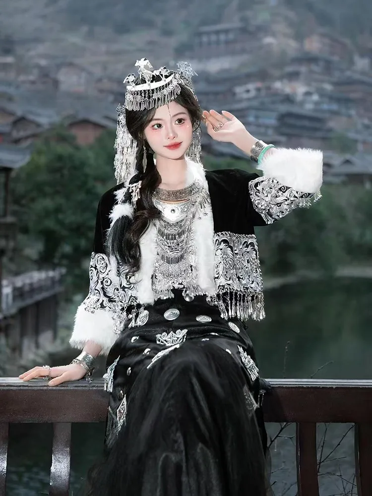 

New ethnic costume black embroidered irregular women's dress performance for travel photography