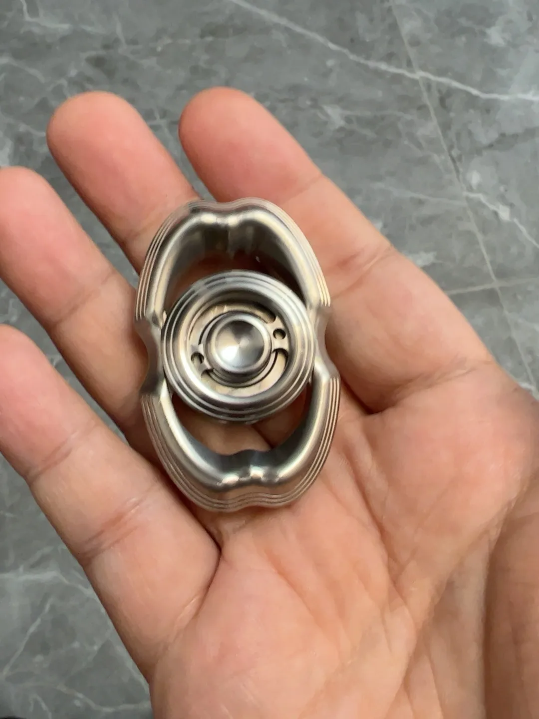 

LQ Lieque Titanium Obsidian Fingertip Gyroscope Pop Coin Unlimited Push Plate Decompression Toy EDC