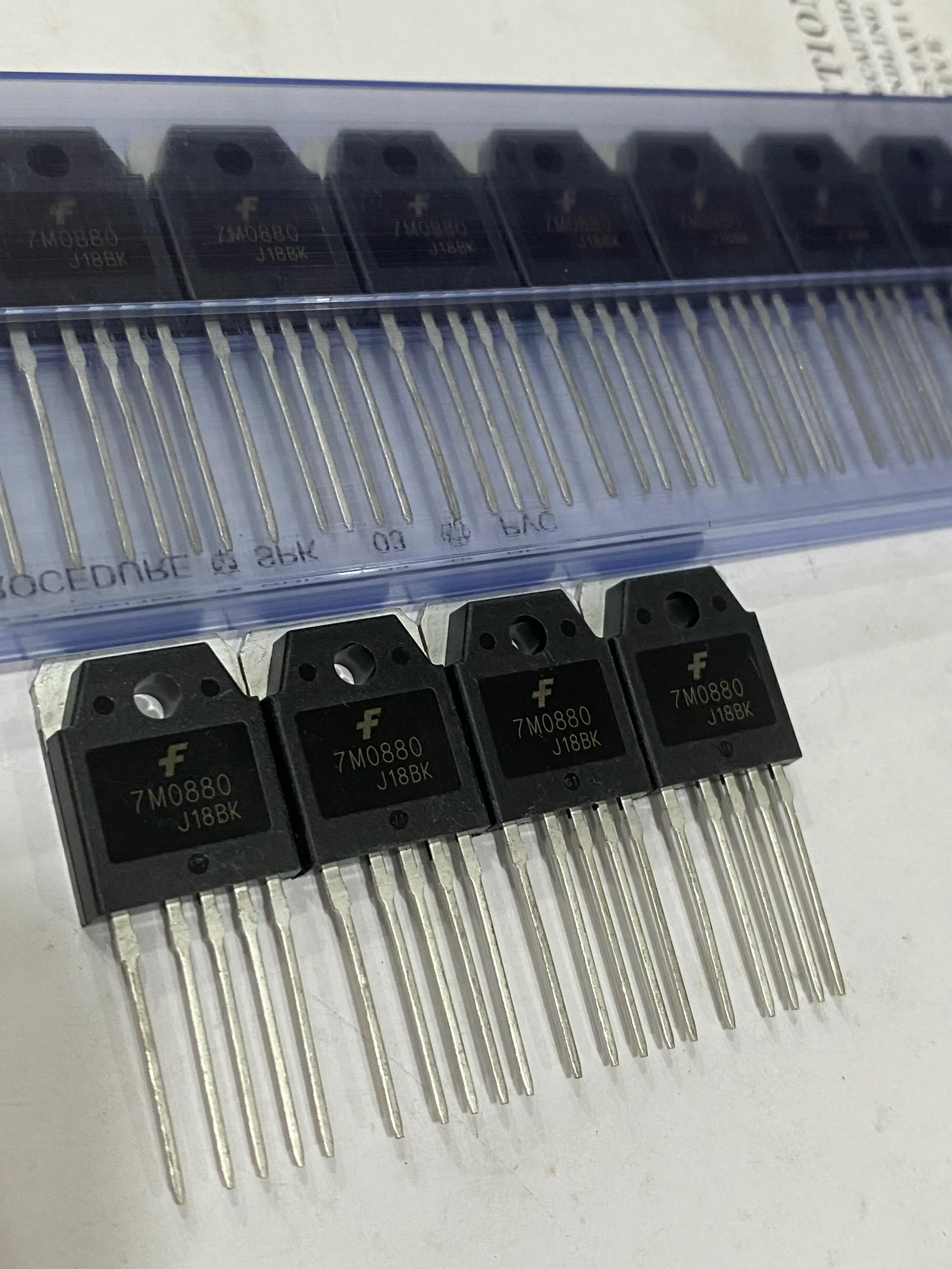 10PCS  7M0880 FS7M0880TU Need  unused More Quantity, Contact Me  IN STOCK