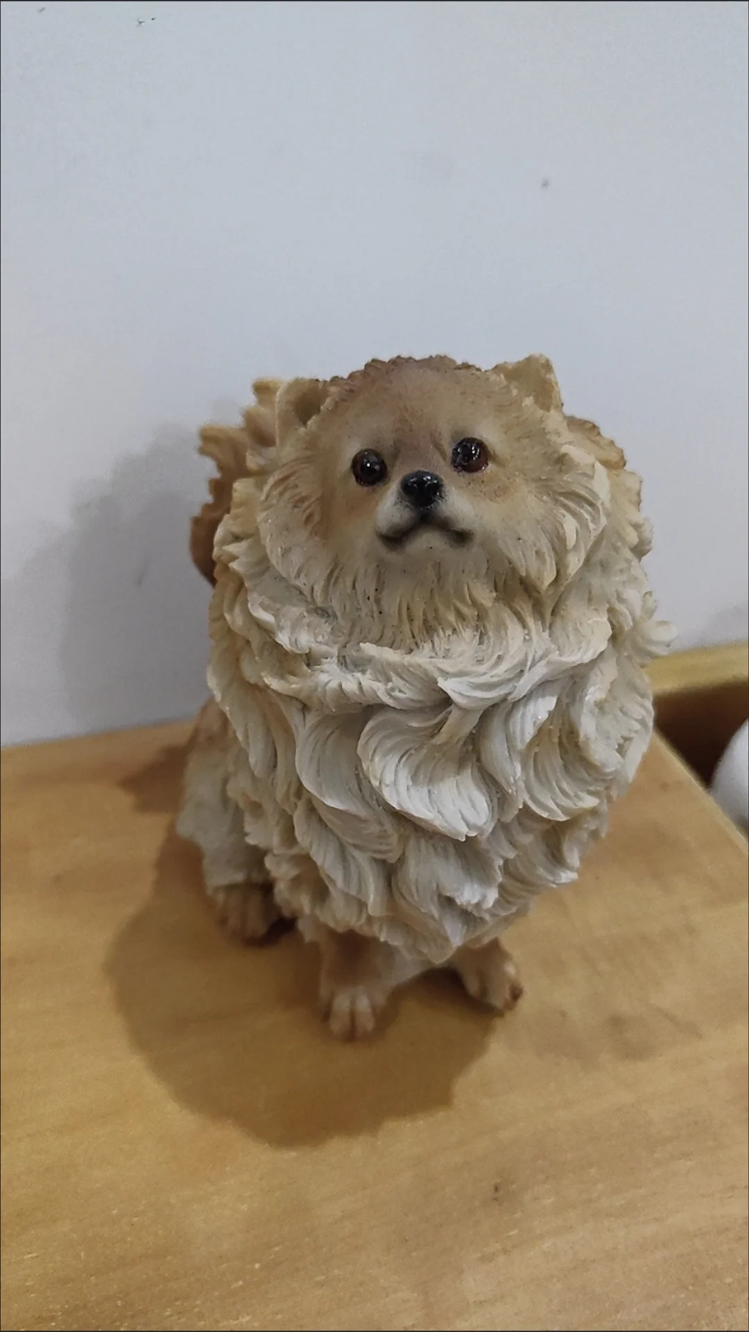 

Декоративная фигурка собаки породы померанский шпиц из смолы, модель для украшения гостиной, настольная скульптура, декор для дома y754