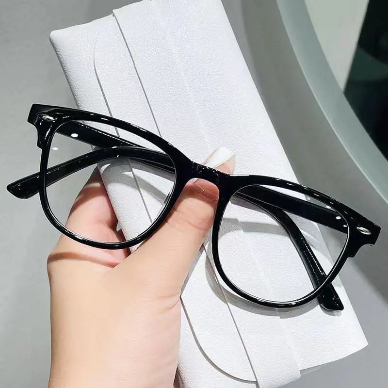 Shiny Black Vintage Round Flat Eyeglasses Metal Rivet Decor Clear Lens Anti Blue Light Eyewear Minimalist Daily Office Decorative Glasses for Men Women