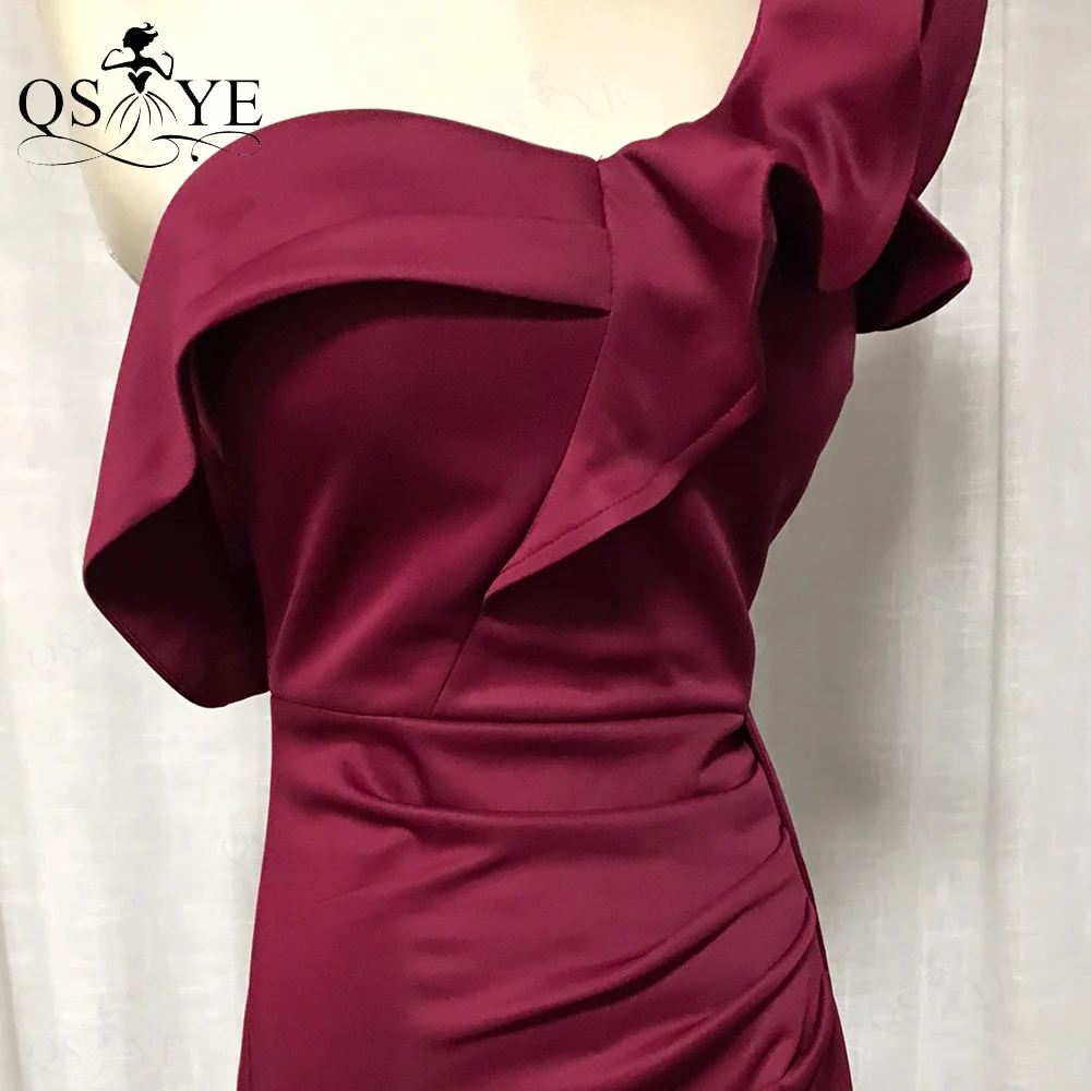 Abiti da sera bordeaux Ruffles una spalla abito formale maniche laterali Sexy Split Prom Stretch Satin Fit abito da festa rosso scuro