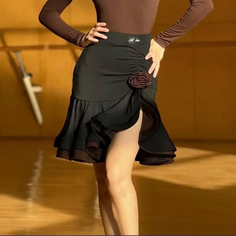 

Платье для латинских танцев по индивидуальному заказу, висящее наклонное плечо, топ с длинными рукавами, юбка в виде рыбьей кости с цветком, наряд для выступлений для женщин