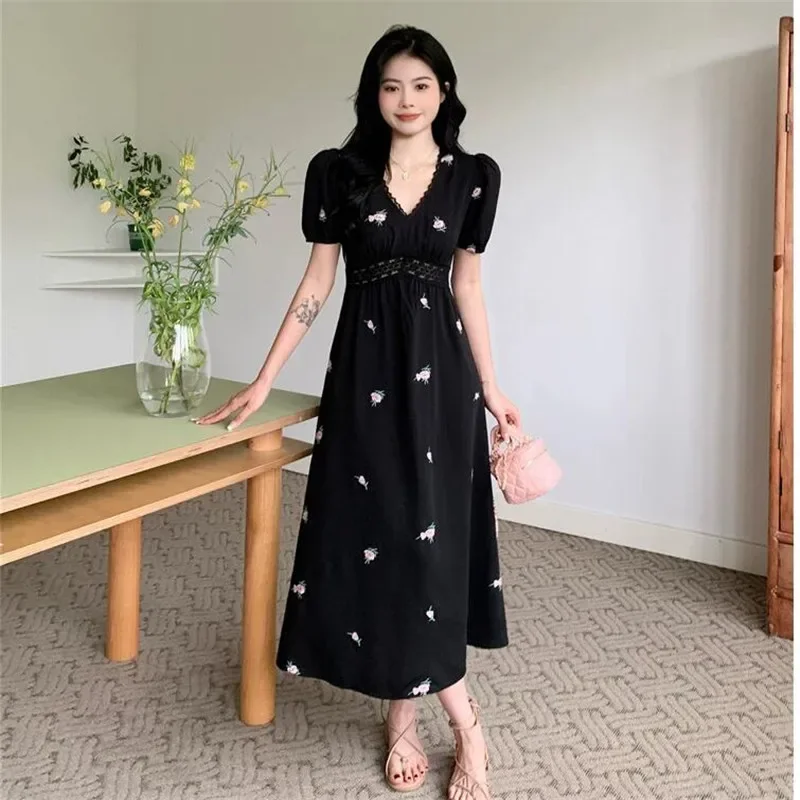 

Vintage Floral Embroidery Midi A Line Dress New Summer Fashion V Neck Lace Stitching Dress Puff Sleeve 3XL Women Holiday Dress