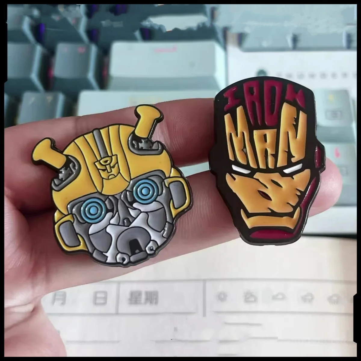 

Marvel Animation Peripheral Cartoon Iron Man Brooch Iron Man League of Legends Metal Badge Clothes Pin Men Women Halloween