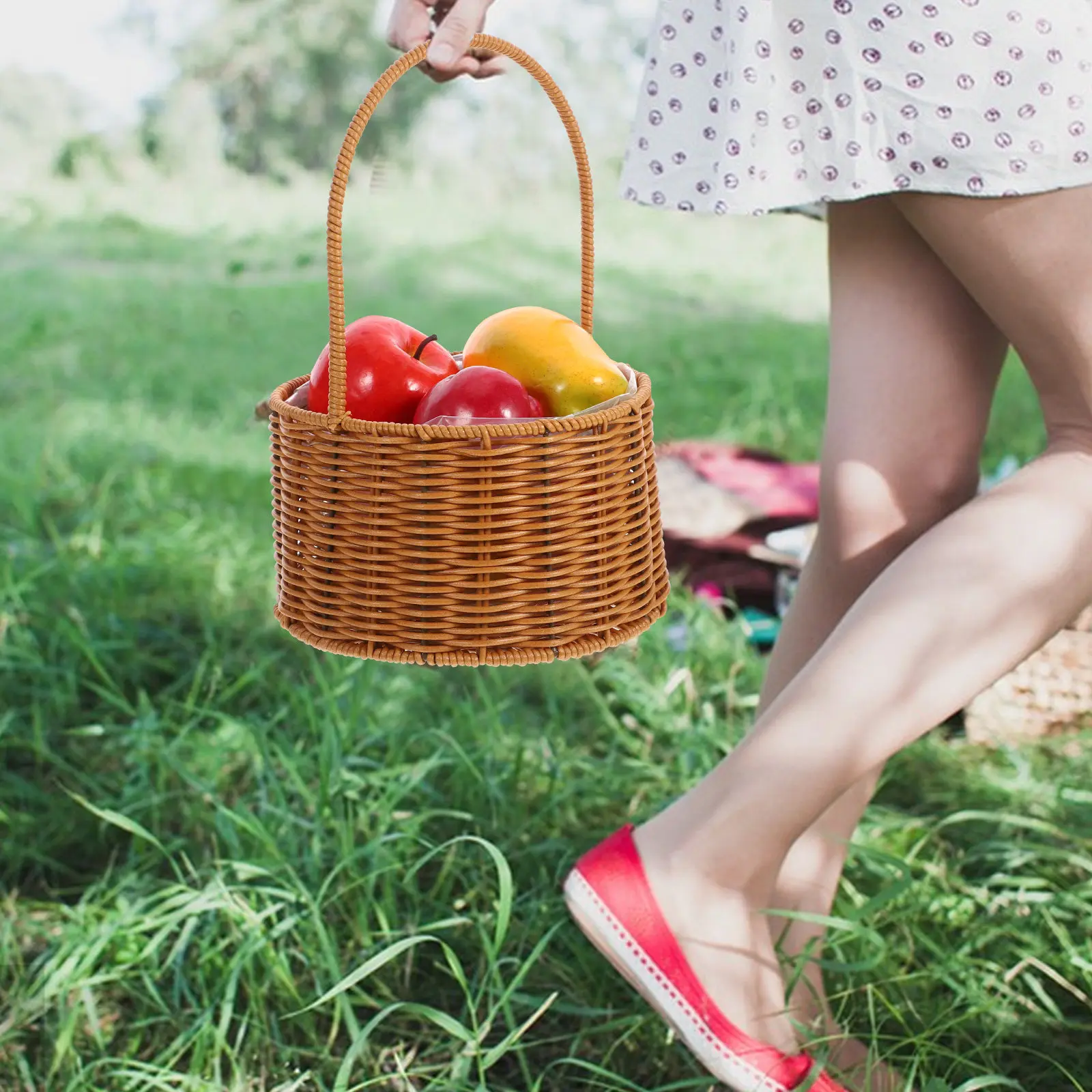 Handwoven Flower Basket Compact Stylish Woven Storage Basket for Picnics Gifts Fruits Flowers Wedding Flower Decor Portable