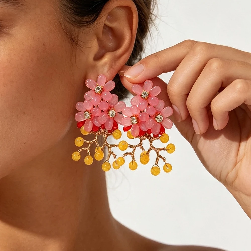 Böhmische Blumen-Ohrhänger für Frauen, Rosa Blütenblatt-Perlen-Quasten-Ohrringe, Handgefertigte Statement-Ohrringe, Urlaubs-Schmuckgeschenk – Detail 2