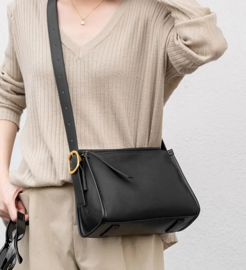 Vintage Cowhide Leather Messenger Bag for Women Soft Large Capacity Minimalist Crossbody Luxury Female Bag
