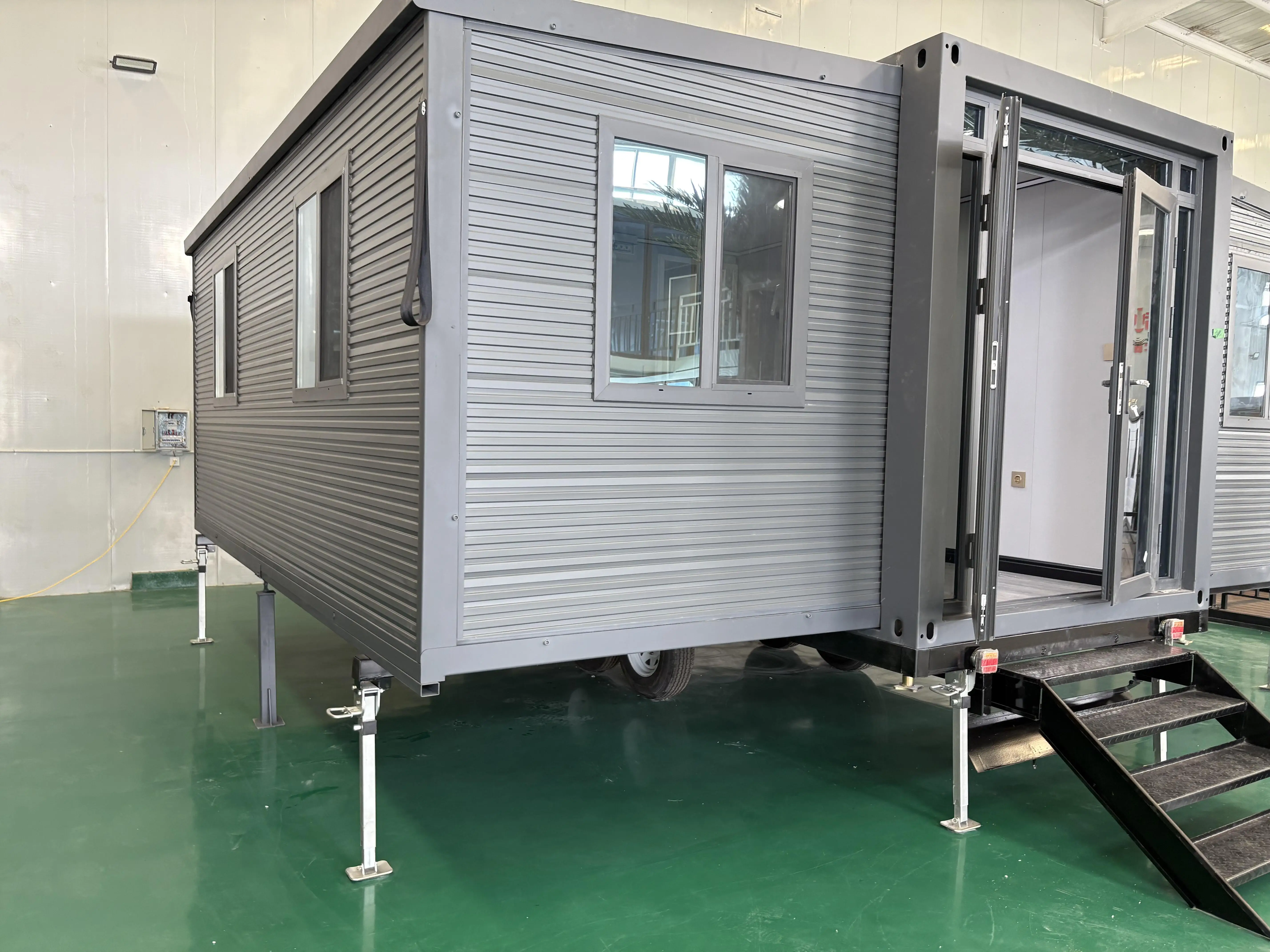 40Ft 20Ft Modern Shipping Villa Extendable 2 5 Bedroom Steel Container Expandable House Sale Folding Supermarket Living Room
