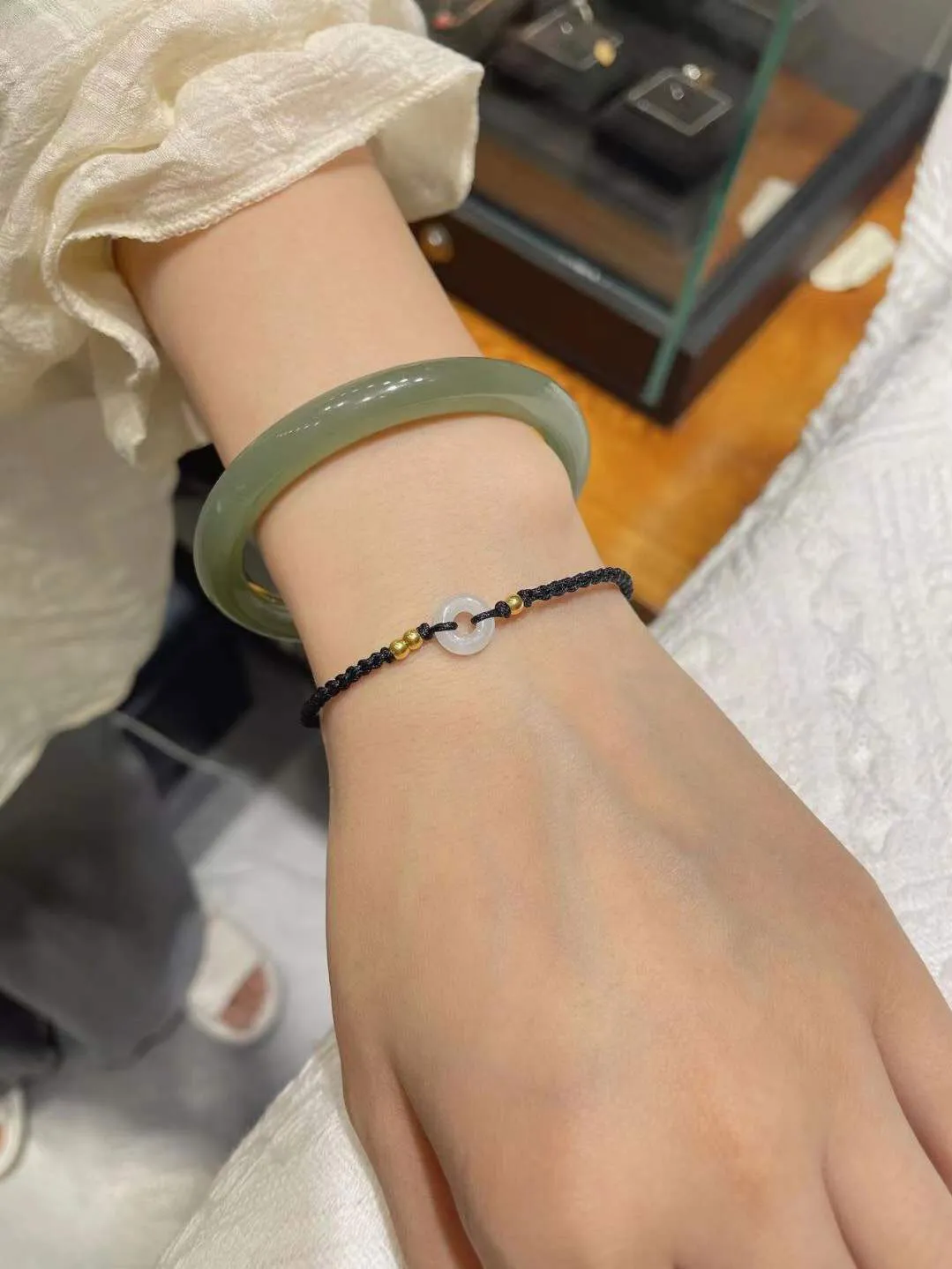 Jade bracelet women's thin round strip Qinghai clear water jade bracelet young beauty strip