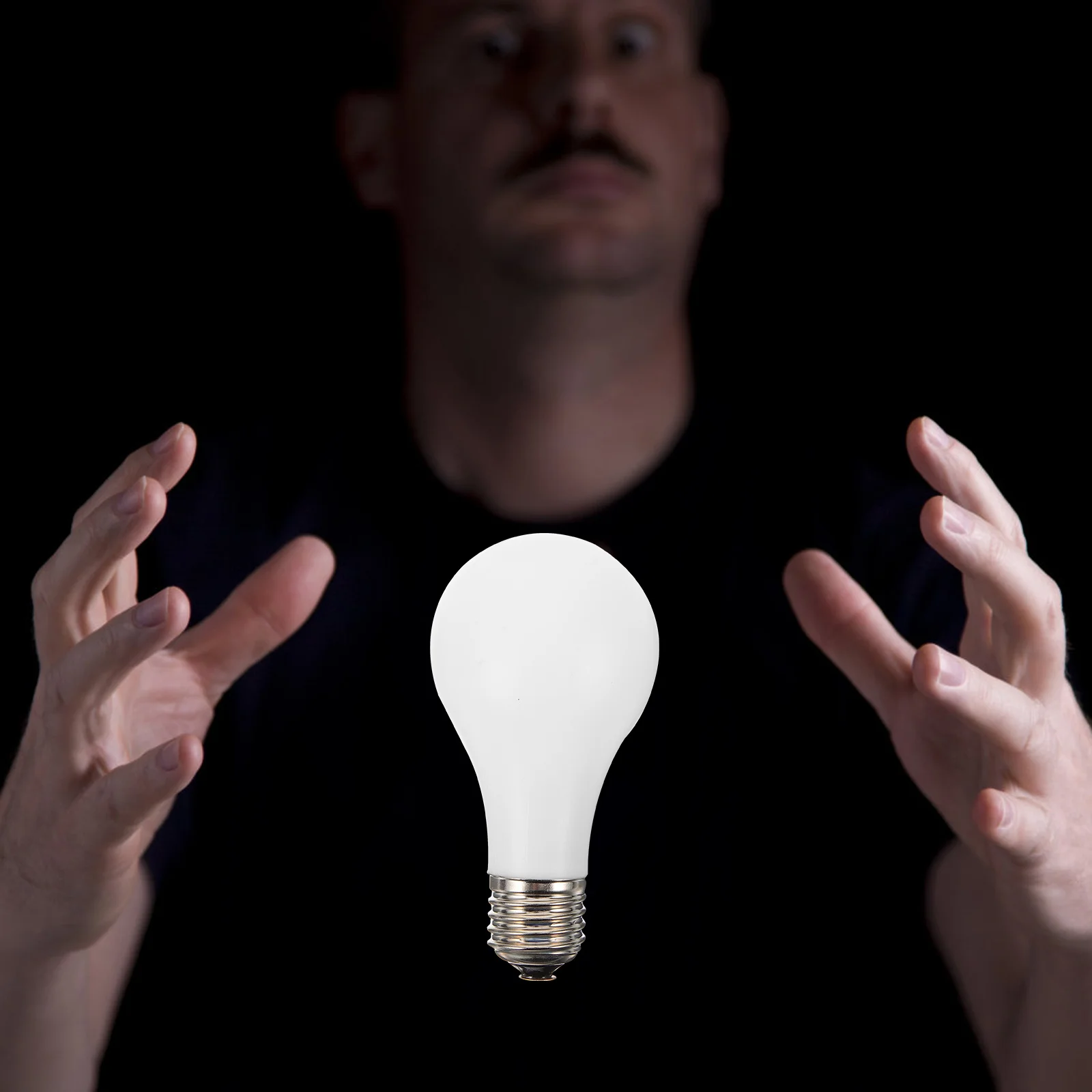 

1pcs Self- Light Bulb Blue Stage Performance Magician Toy Prop Reusable Fake Spotlights Party Favor