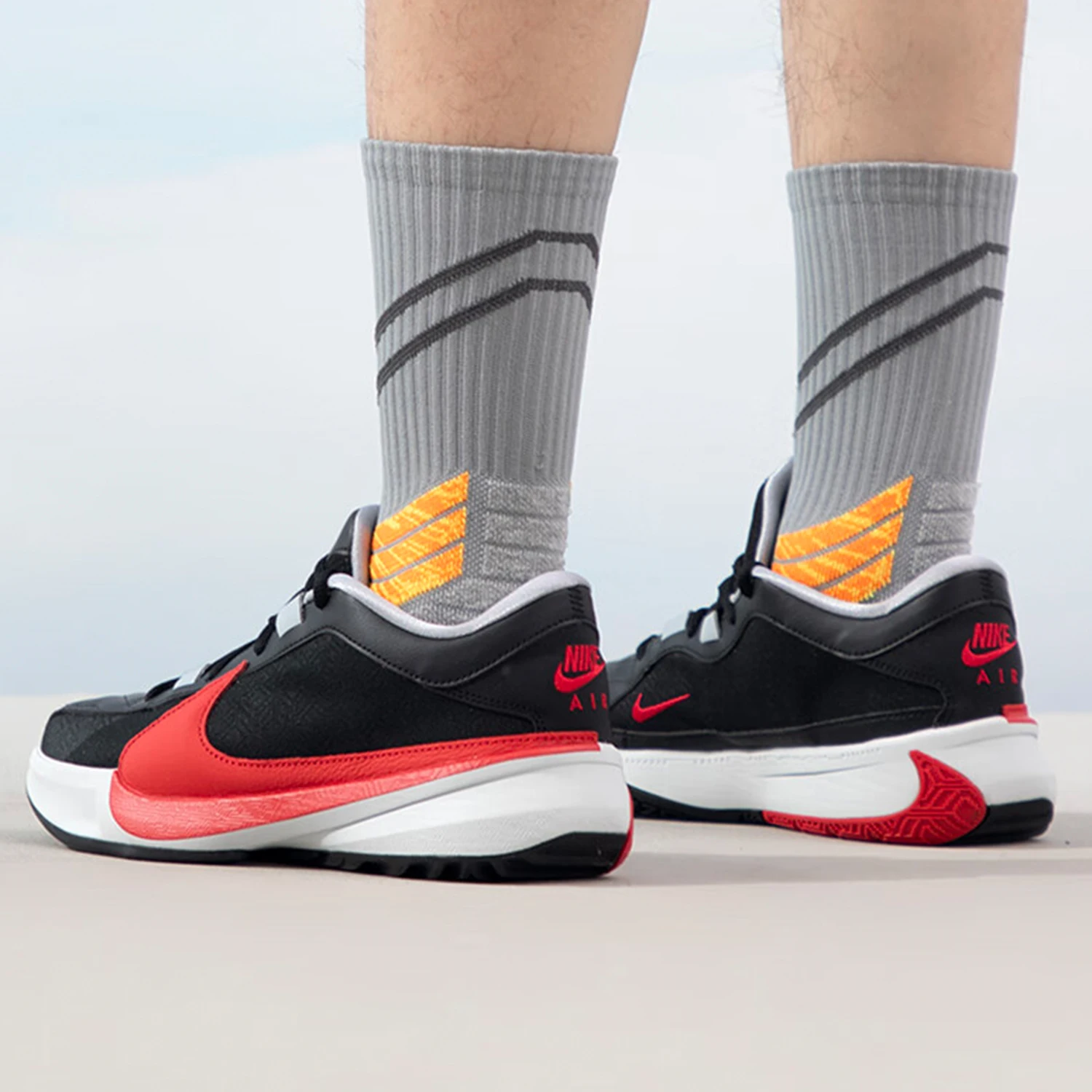 حذاء كرة السلة الأصلي Zoom Freak 5 EP للرجال من Nike DX4996-004
