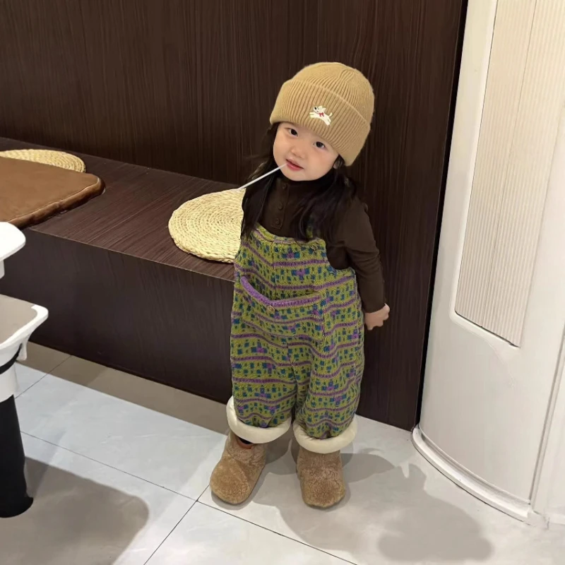 

2025 Winter New Children's Thick Warm Bottom Shirt and Jacquard Velvet Design Two Piece Strap Pants Set