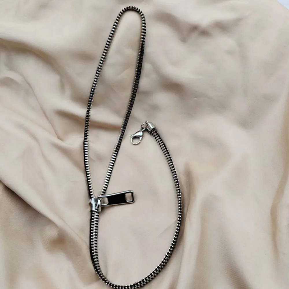 Fashion Choker Zipp…