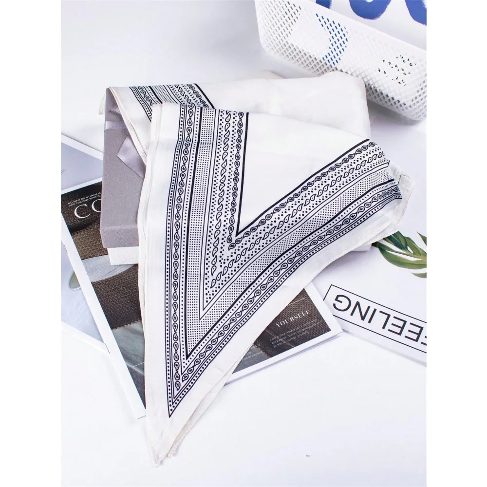 A fashion trend, Japanese and Korean style striped triangular square scarf, shawl, cool and breathable, portable sunscreen,