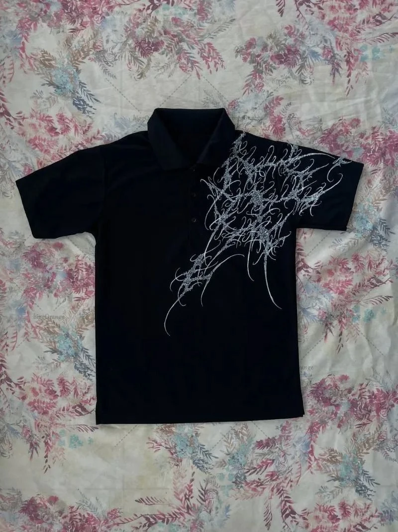 Herren Sommer Retro Amerikanischer Stil Trendiges Kurzarm-Poloshirt mit Gothic-Style-Print Dunkler Street-Style Outfit