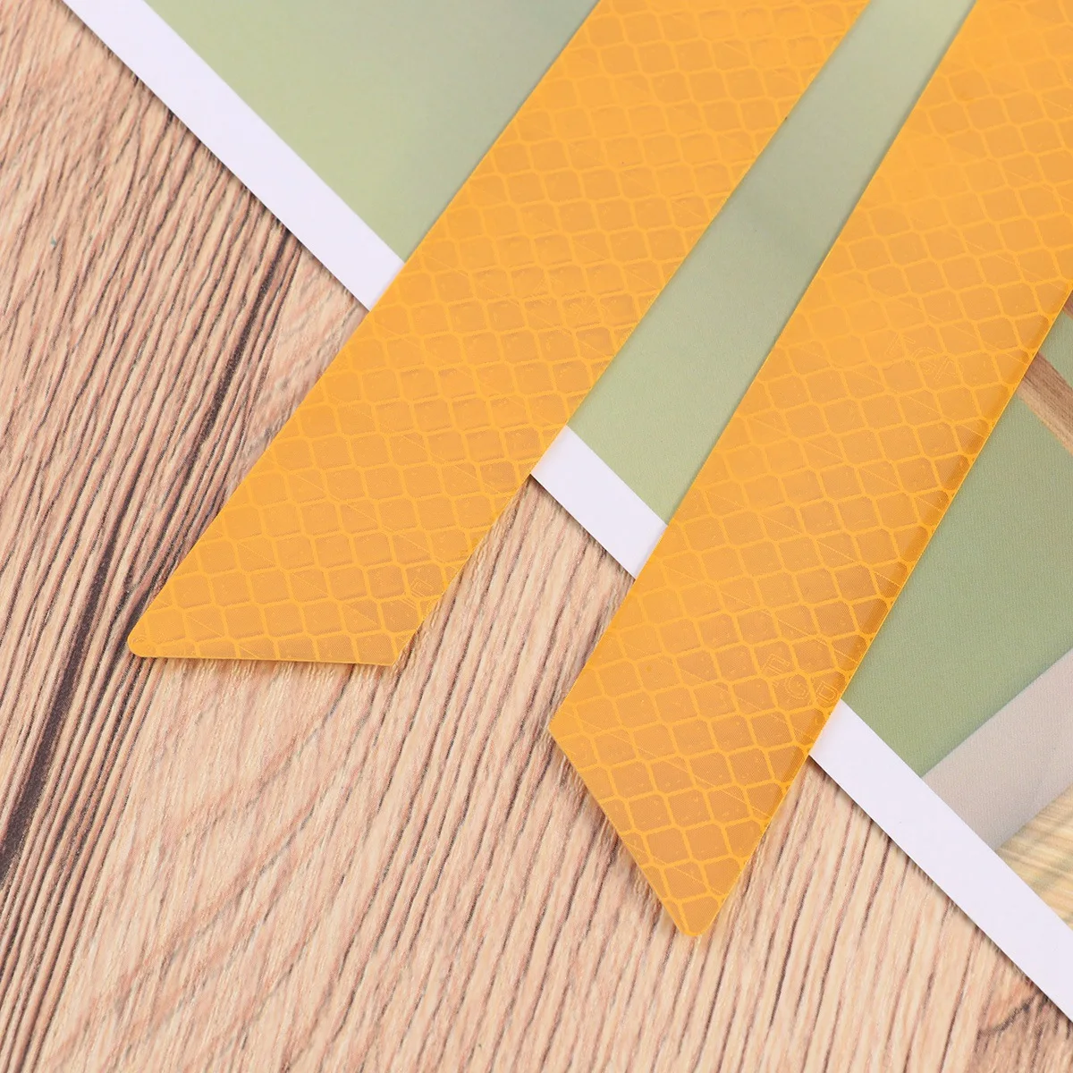 

Rear Bumper Stickers Reflective Trim Protector For Car Styling Golden Scratch Guard Self Adhesive Auto Decoration Suv