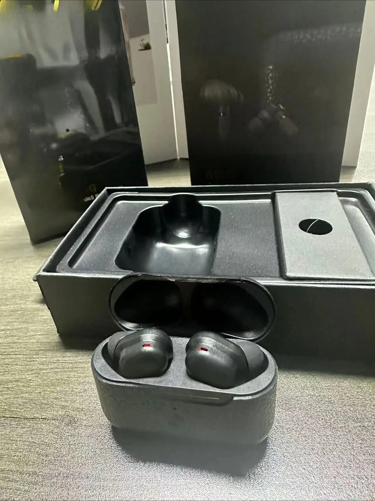 2025 wireless Bluetooth in ear sports earphones with earplug cancellation function