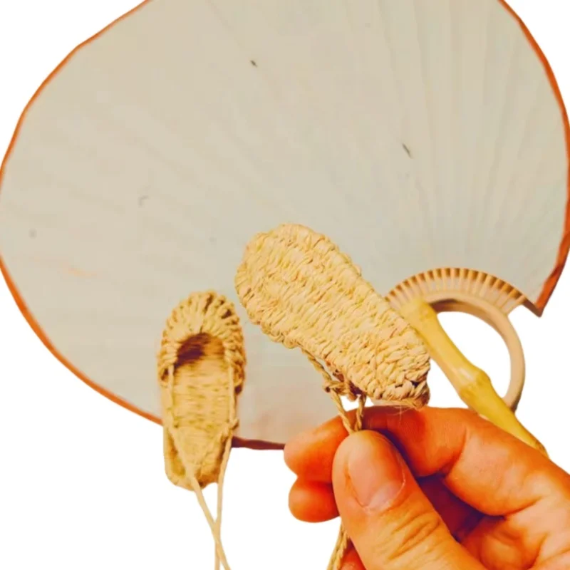 

Hand Woven Grass Shoes Mini Linen Shoes SD Shoes Chinese Style Decorative Pendants DIY Grass Shoes BJD Men's Straw Sandals