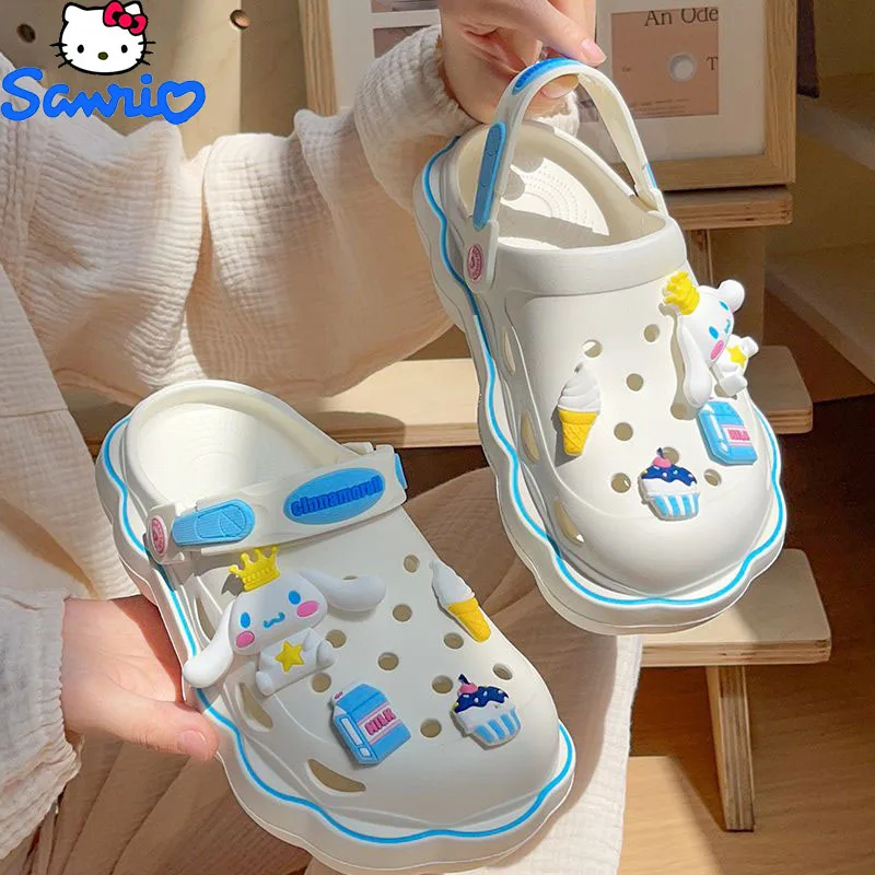 Kawaii Anime Sanrio Hello Kitty Stuff Cute Summer Hole Shoes fondo morbido pantofole antiscivolo fuori indossare sandali regali per ragazze