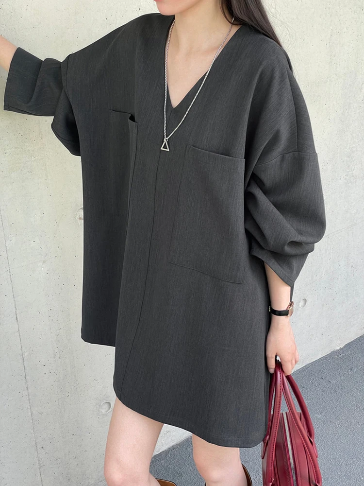 [EAM] Women Gray Double Pocket Big Size Elegant Mini Dress New V--Neck Long Sleeve Fashion Tide Spring Autumn 2024 1DH7310