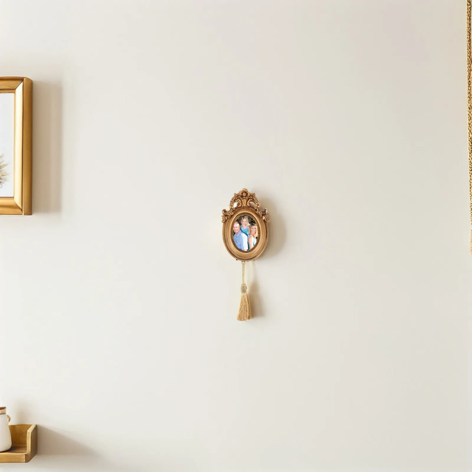Mini Vintage Resin Small Oval Picture Frame Tassel Embossed Retro European Wall Hanging Decorative Photo Frame Small Hanging
