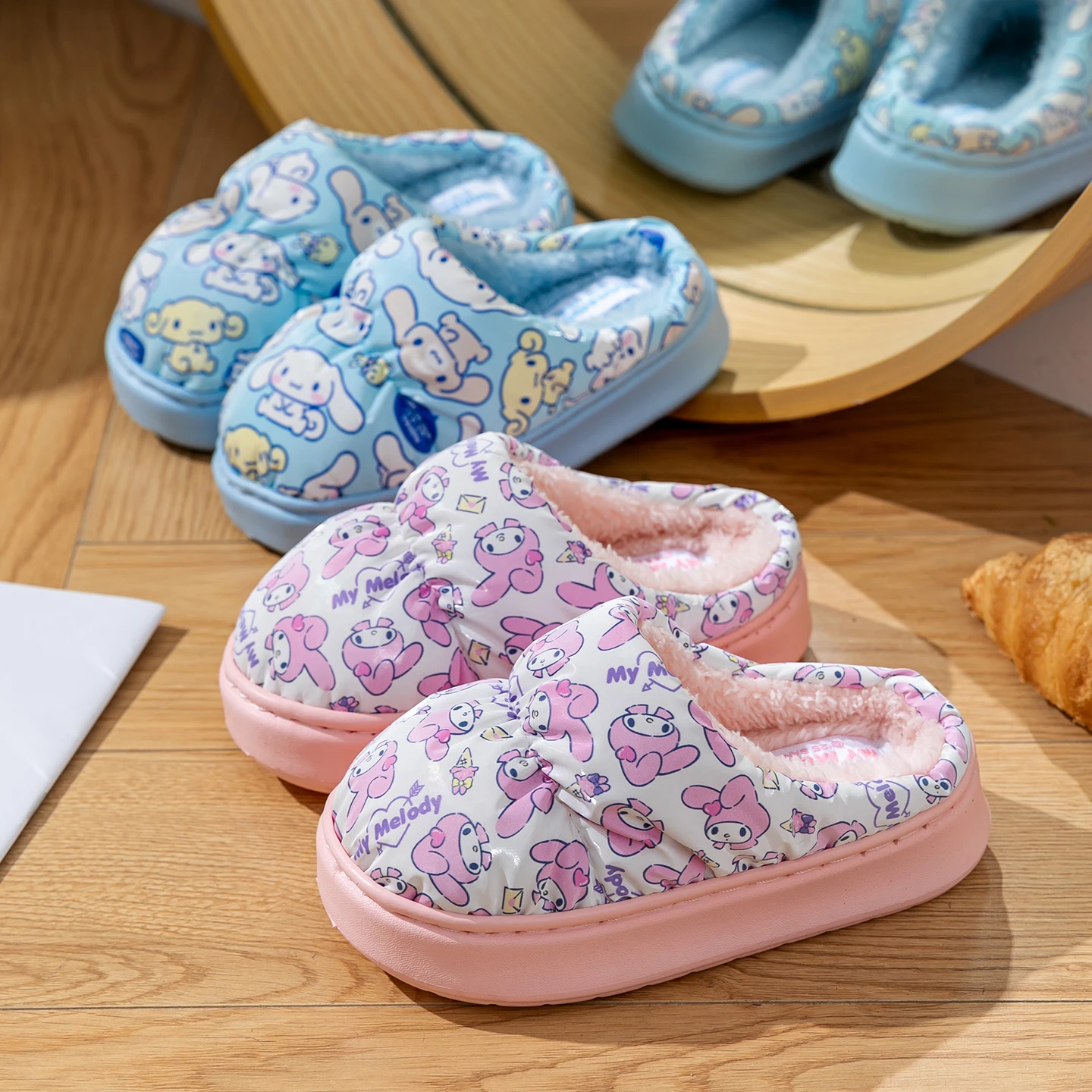 

Натуральные плюшевые тапочки Sanrio Kuromi Hello Kitty My Melody, теплые зимние домашние тапочки на плоской подошве, повседневная нескользящая домашняя обувь для девочек