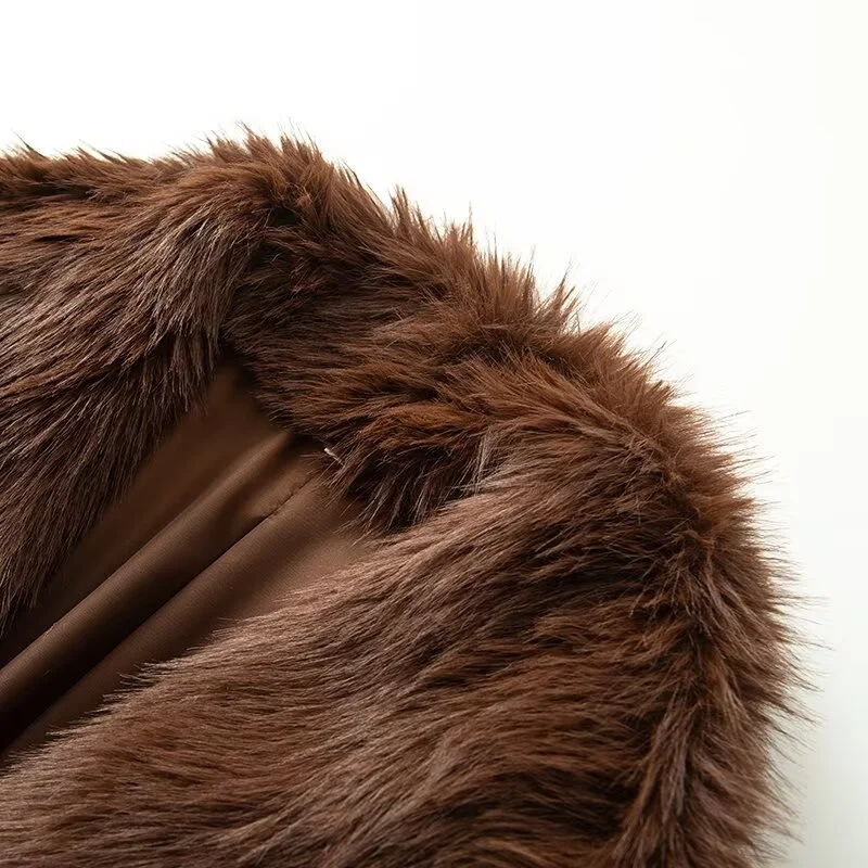 2025 가을 신상 여성 패션, 다용도 인조 모피 효과의 큰 라펠 코트.