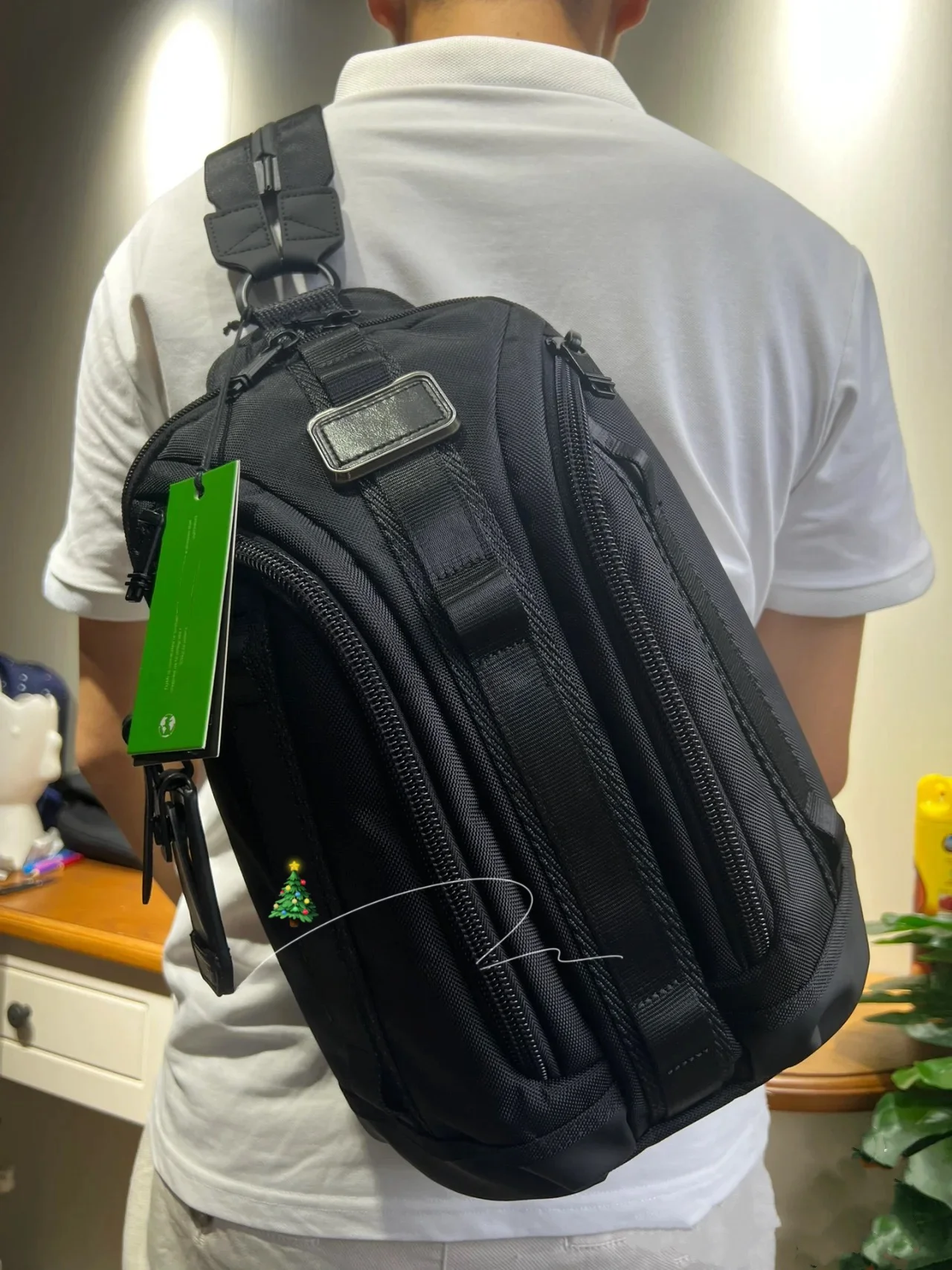 新しいメンズタクティカルナイロン軽量カジュアル多機能シングルショルダークロスボディバッグダブルショルダーチェストバッグ