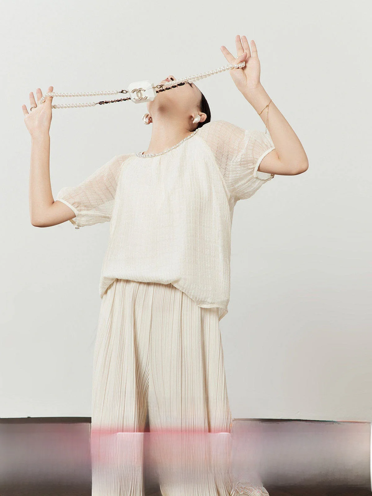 

Женский топ свободного кроя с круглым вырезом и простым дизайном, бежевого цвета, от Zhou Li Wu, новинка 2025 года