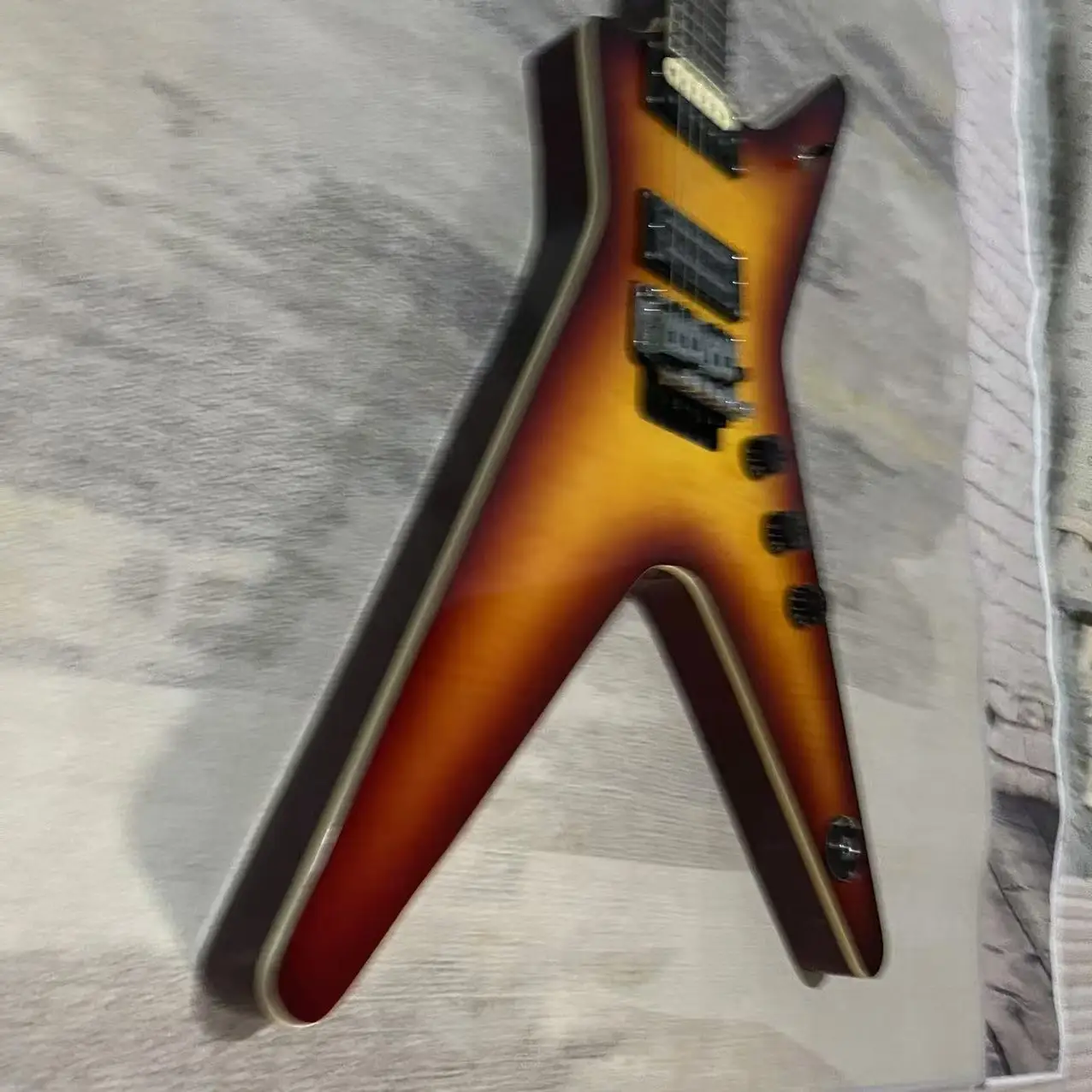 Electric Guitar 6-Chord Alien Electric Guitar, Smoked Color Body Tiger Pattern Veneer, Factory Realistic Picture, In Stock, Orde