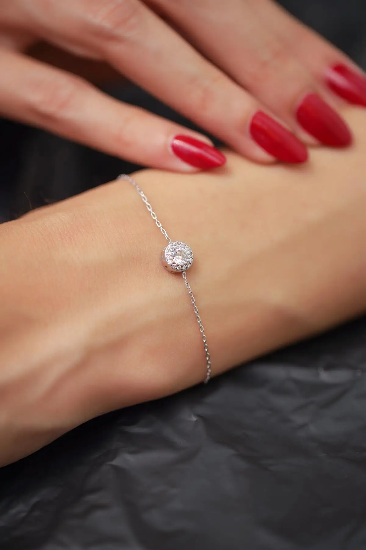 

Women's Single Stone Pattern Zircon Cubic Zirconia Silver Bracelet PKT-İZLASLVR00609