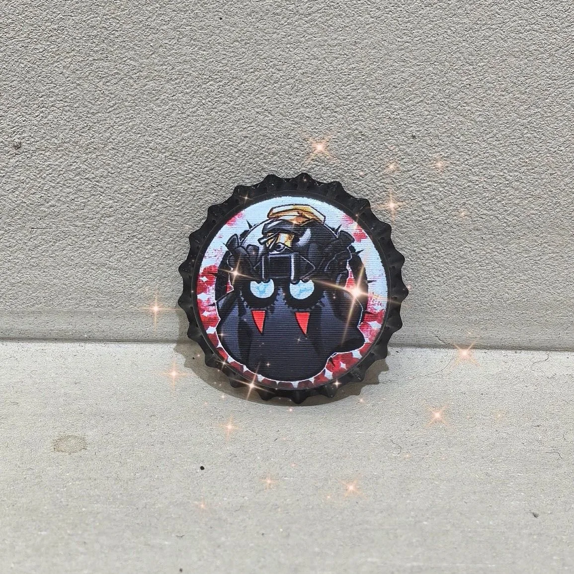 La mercancía de cosplay del juego Call of Duty de bacalao presenta cinco insignias de tapa de botella del tesoro