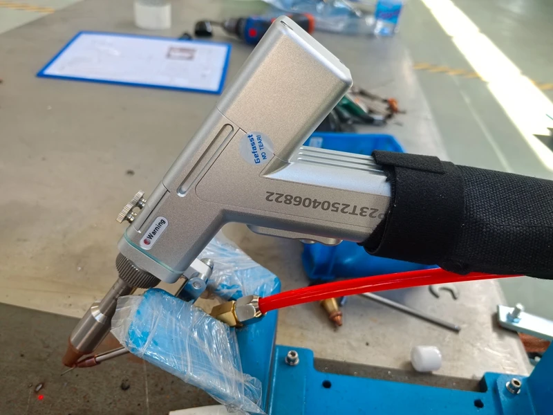 Handheld Laser Welding Machine Raycus 1500w 2000w 3000w with High-Resolution Display