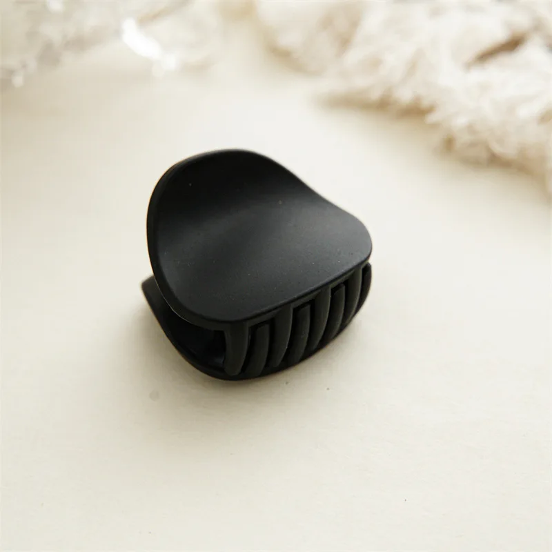 2025 Musim Semi Gaya Korea Cakar Rambut Matte Minimalis Ukuran Sedang Aksesori Rambut Kepala Setengah Atas Belakang Dewasa