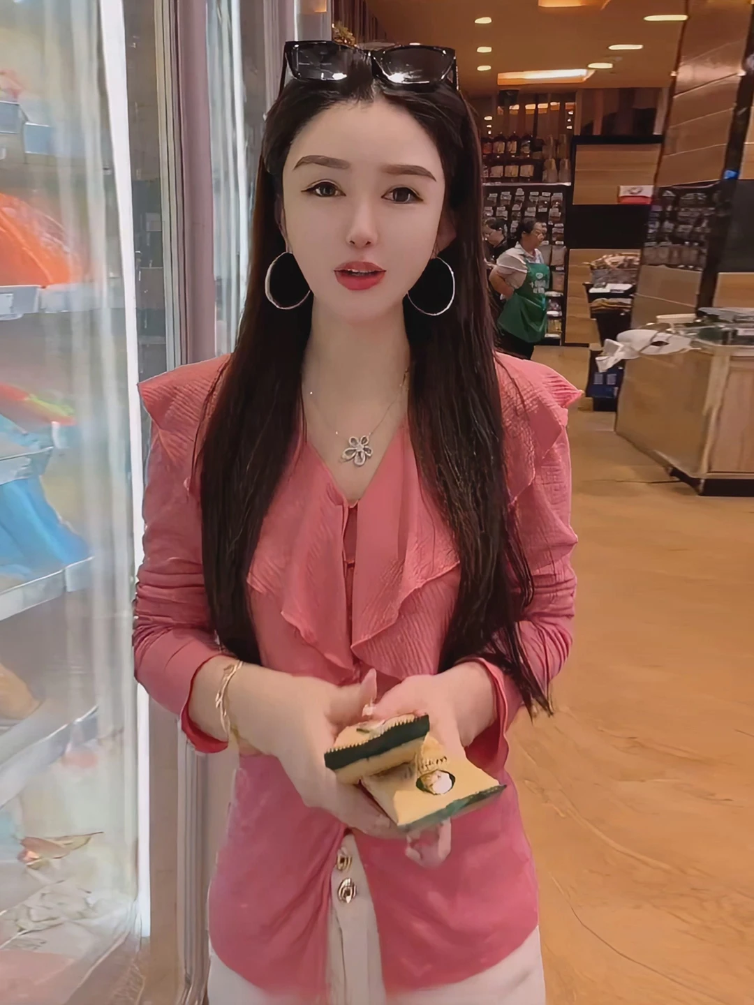 

Женская блузка с V-образным вырезом и цветочным принтом, коллекция ранняя весна 2026, модный топ с эффектом похудения, длинный рукав