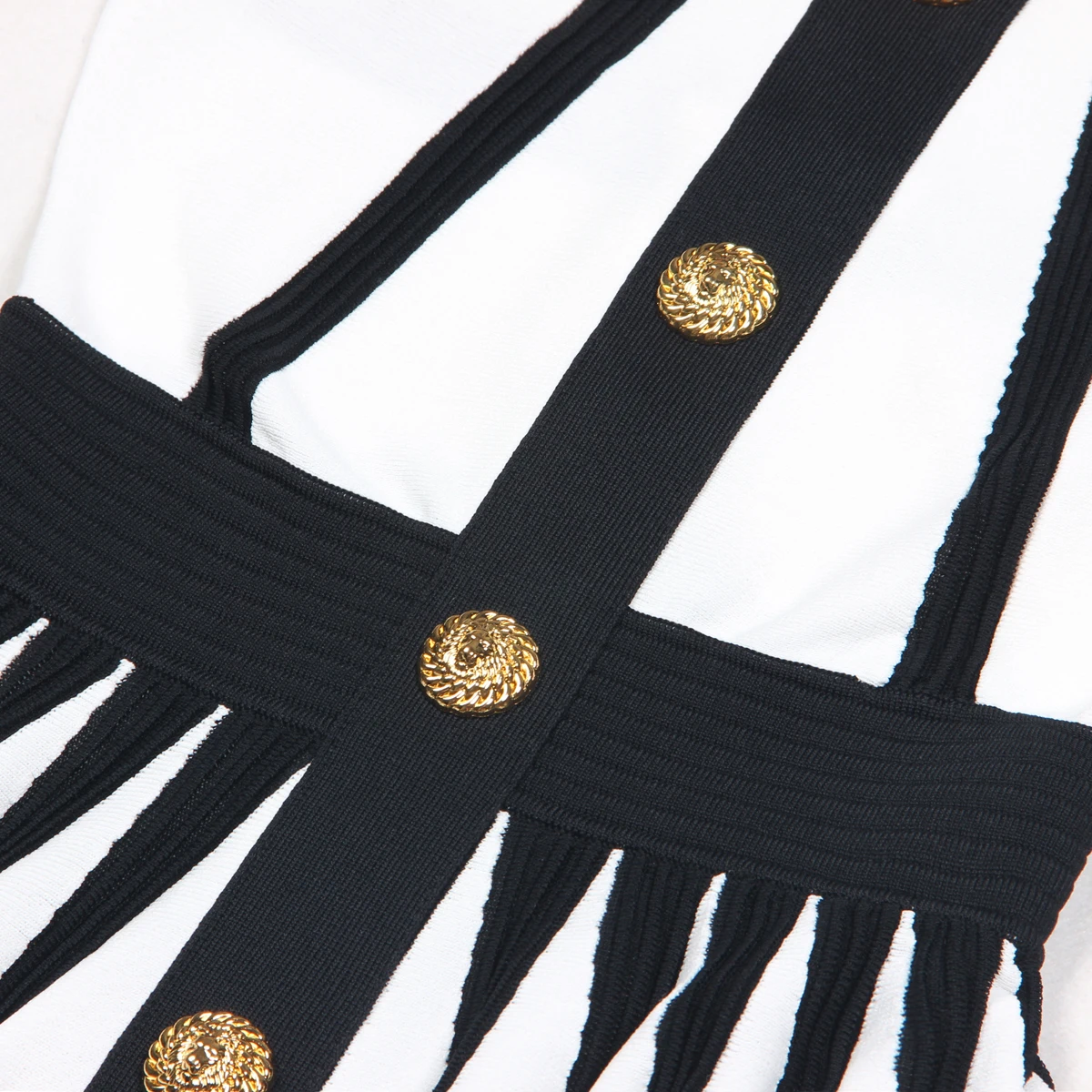 Letnia sukienka bez rękawów w stylu europejskim i amerykańskim, dopasowana, dzianinowa, z dekoltem typu halter, z plisowaną spódnicą z zamkiem błyskawicznym z tyłu.