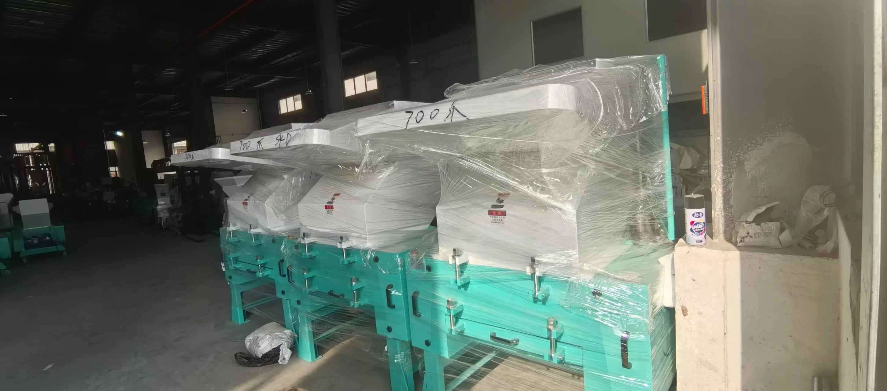 Crusher/Dryer Hopper/Mixer/Cooler/Automatic Loader Plastic Auxiliary Equipment