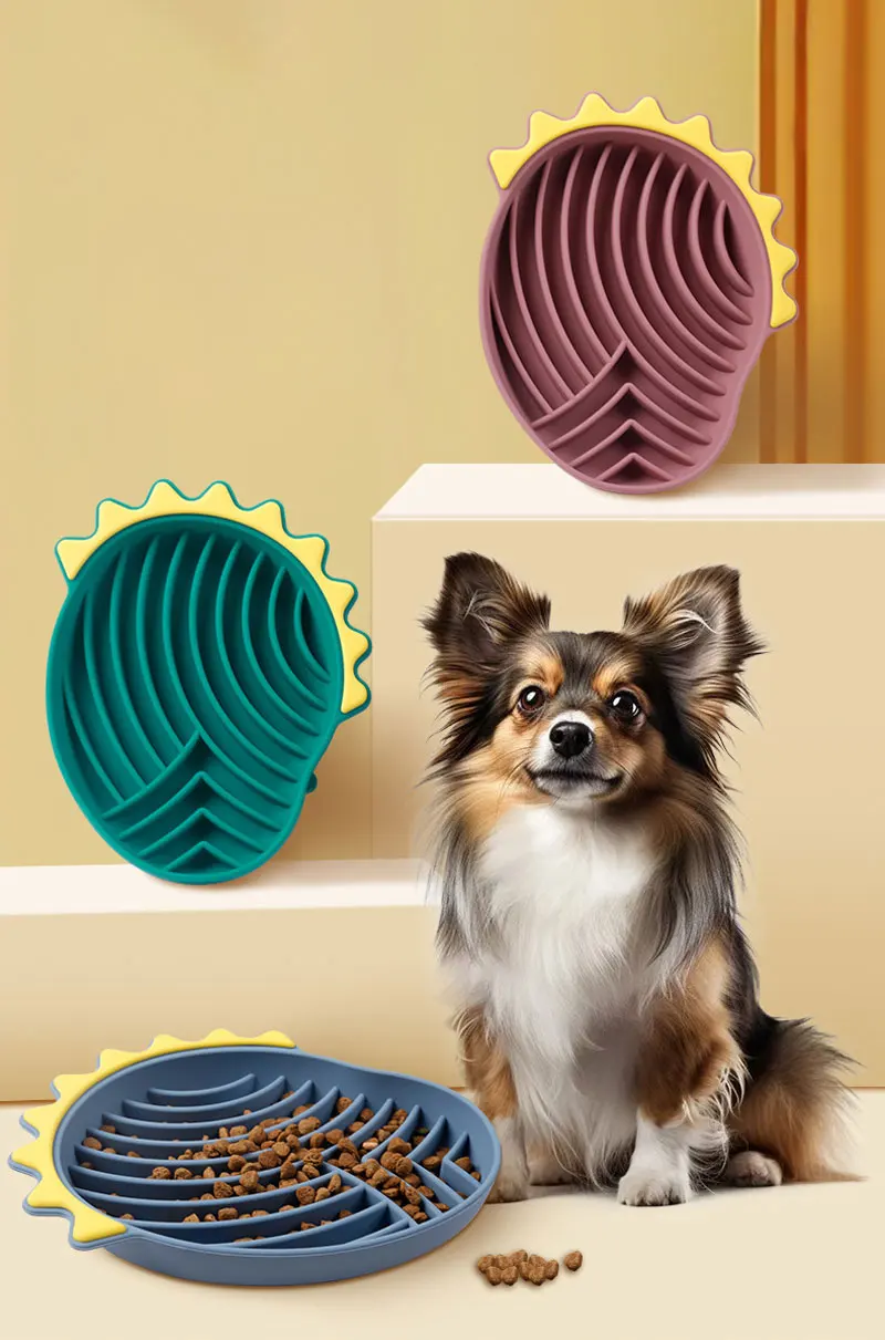 Haustierzubehör: Anti-Rutsch Slow-Feeder Napf für Hunde – Silikon-Futterstation mit Saugnapf zur Ablenkung beim Baden und Training – Detail 1