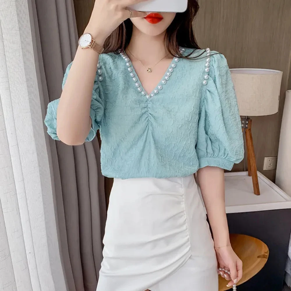 2024 Summer New French Chiffon Shirt Ladies Sweet Pearl V-neck Design Slim Bubble Short Sleeve Blouses for Women Solid Color Top