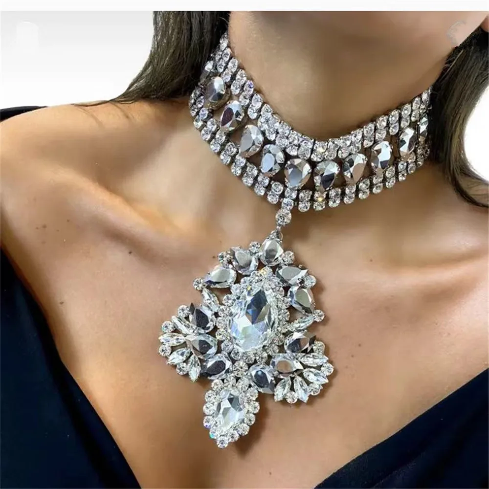 

Exaggerated Rhinestone Oversized Heart Pendant Choker Necklace Drag Queen Luxury Crystal Water Drop Geometric Collar Neckalce