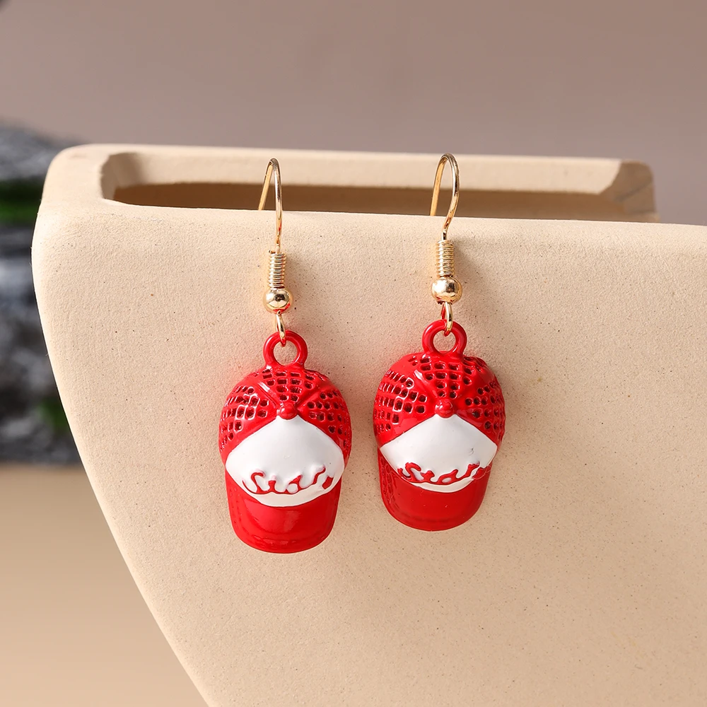 Aihua Kawaii Cartoon Hut Ohrringe Persönlichkeit Baseballkappe Strandpantoffel Hängeohrringe für Frauen Männer Urlaubsschmuck Geschenke – Detail 12