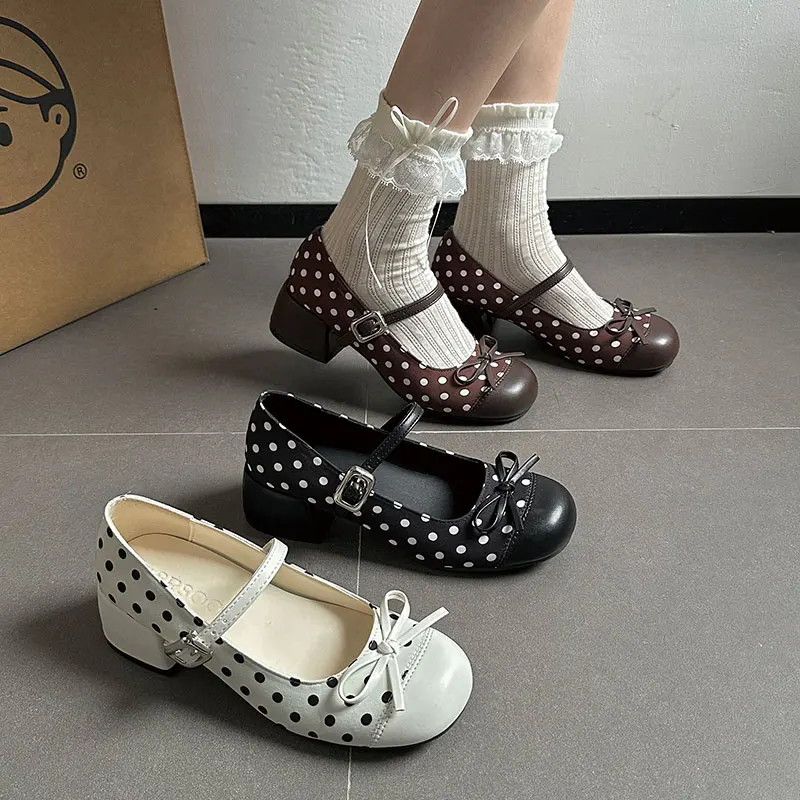 バレエフラットメリージェーンシューズ女性の春秋の新スタイル水玉模様インナーハイトニングスリッポンカジュアルファッションシングルシューズ