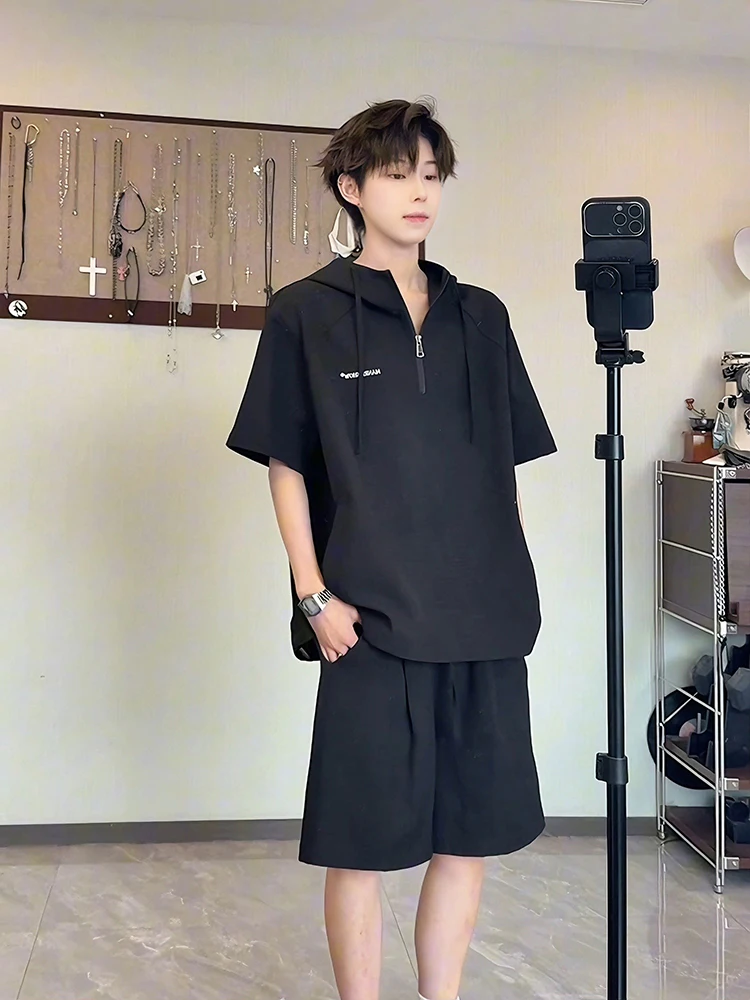 Conjunto Esportivo Masculino Americano Preto para Verão: Moletom com Capuz e Meio Zíper, Camiseta de Manga Curta e Shorts – C...